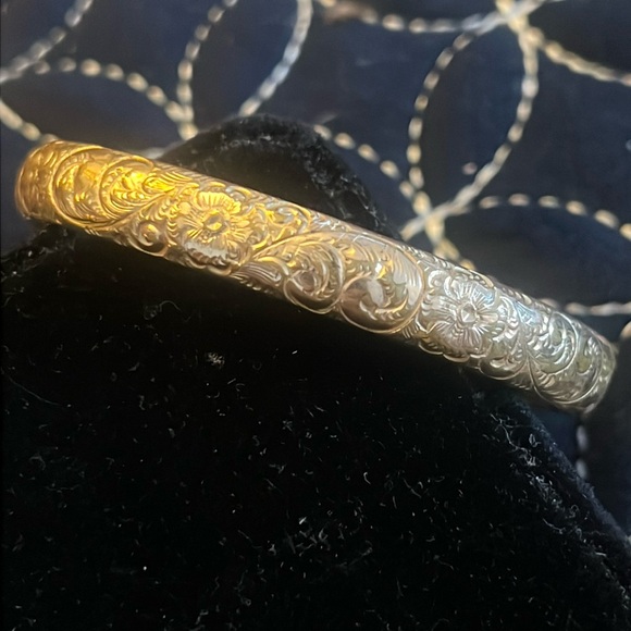Gold Vintage Floral Detailed Bangle Circa Late 18-19th Century - Picture 3 of 5